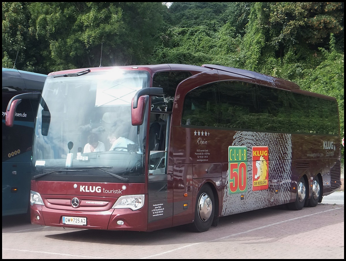 Mercedes Travego von J. Math aus sterreich im Stadthafen Sassnitz.