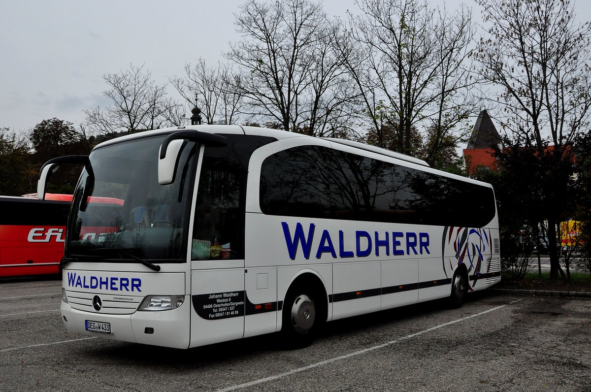 Mercedes Travego von Johann Waldherr Reisen aus der BRD in Krems gesehen.