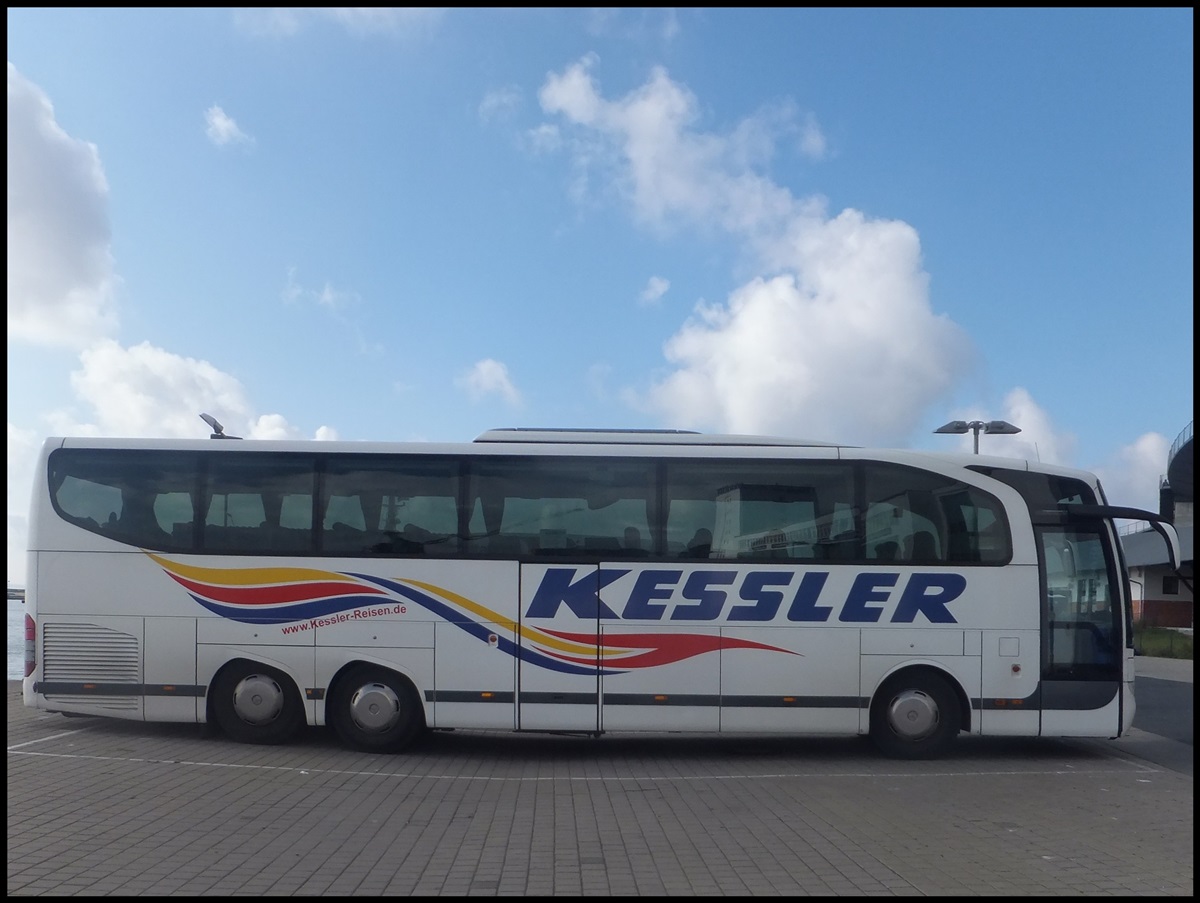 Mercedes Travego von Kessler aus Deutschland im Stadthafen Sassnitz.