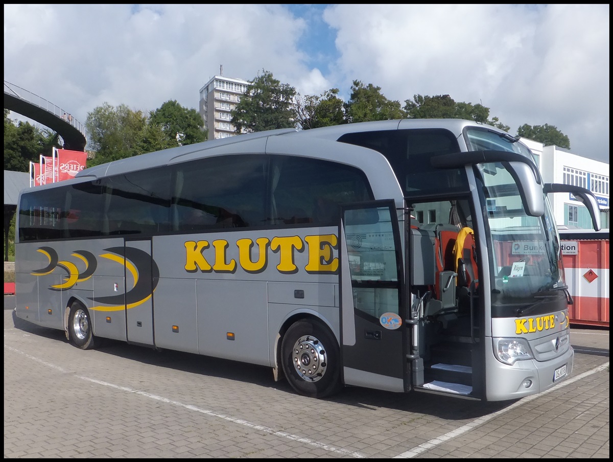 Mercedes Travego von Klute aus Deutschland im Stadthafen Sassnitz.