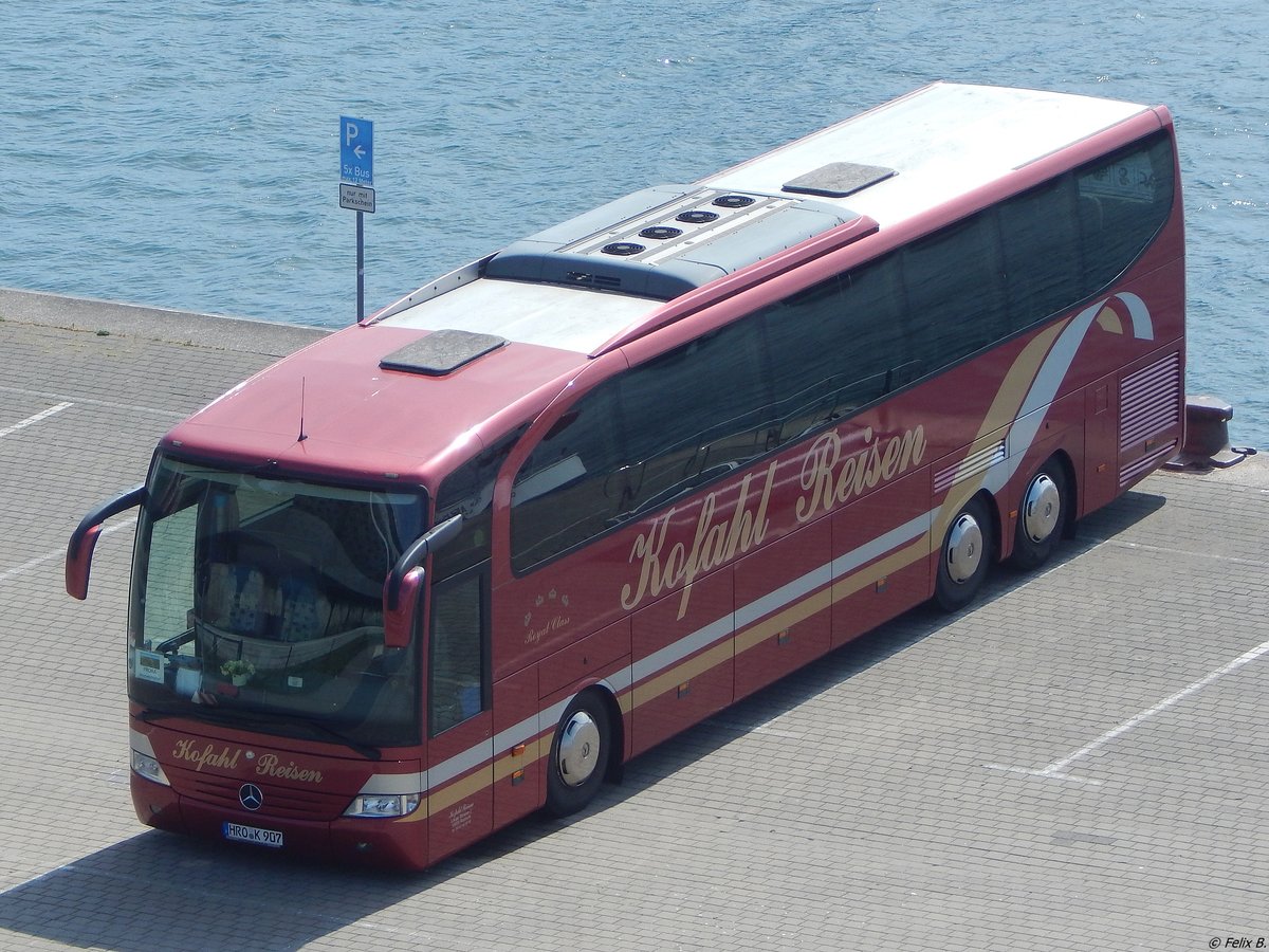 Mercedes Travego von Kofahl Reisen aus Deutschland im Stadthafen Sassnitz.