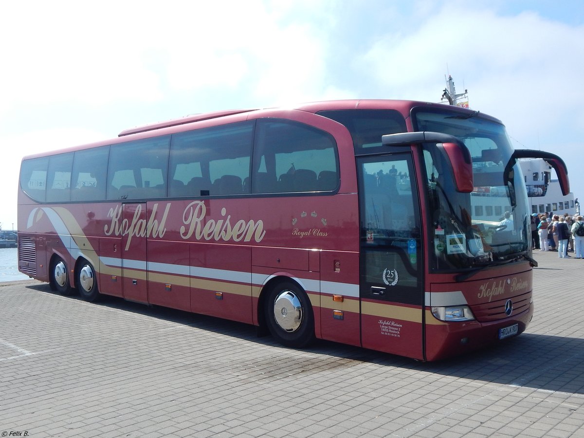 Mercedes Travego von Kofahl Reisen aus Deutschland im Stadthafen Sassnitz.