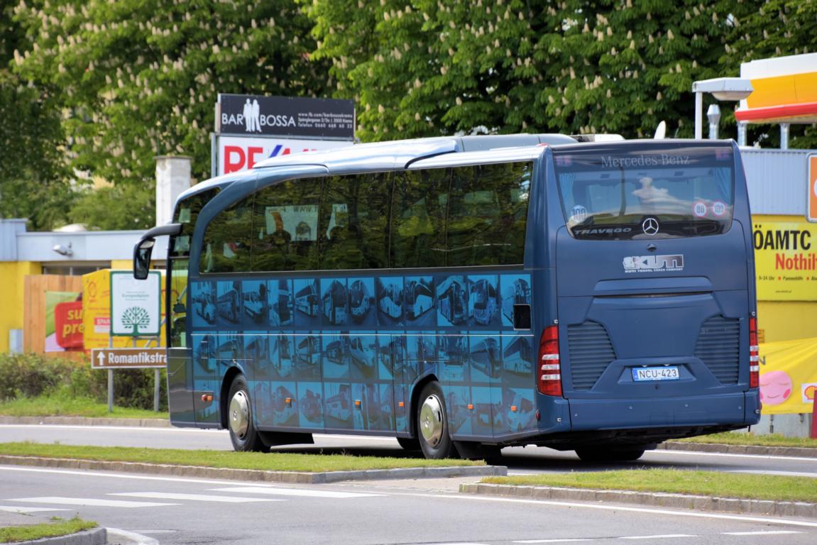 Mercedes Travego von KUTI Reisen aus Ungarn in Krems.