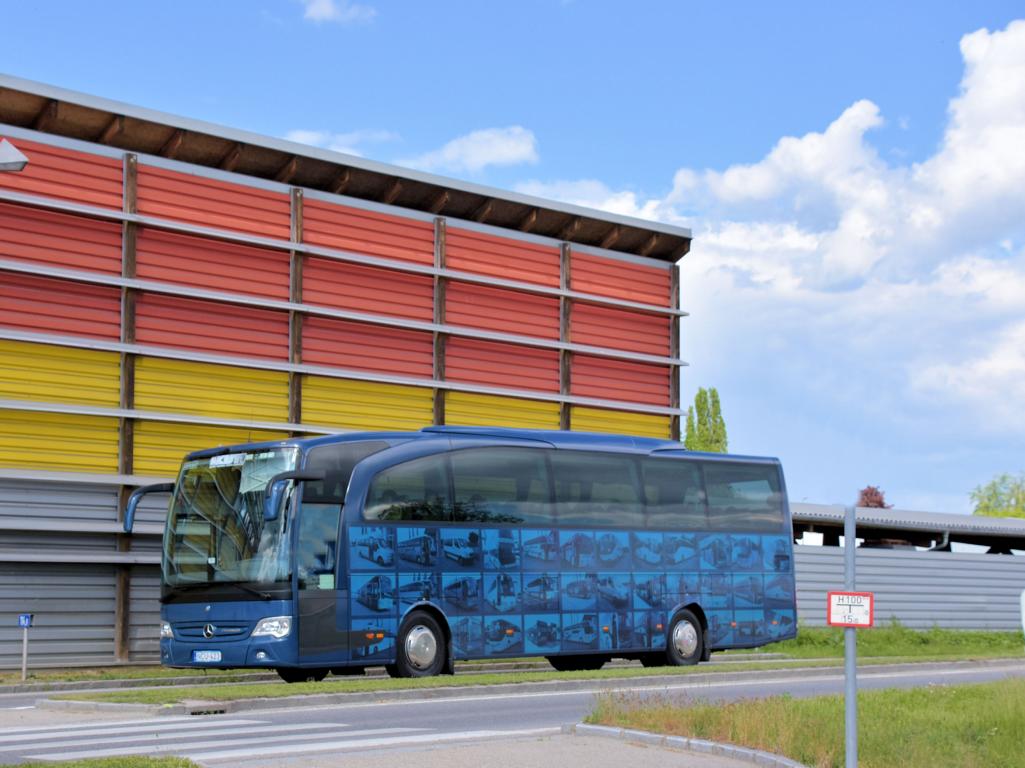 Mercedes Travego von KUTI Reisen aus Ungarn in Krems.