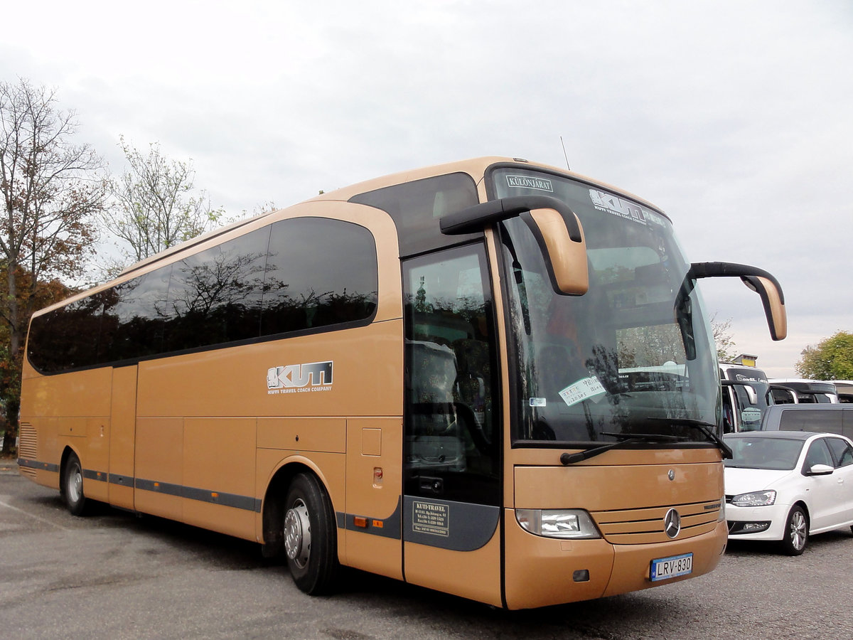 Mercedes Travego von Kuti Travel aus Ungarn in Krems gesehen.