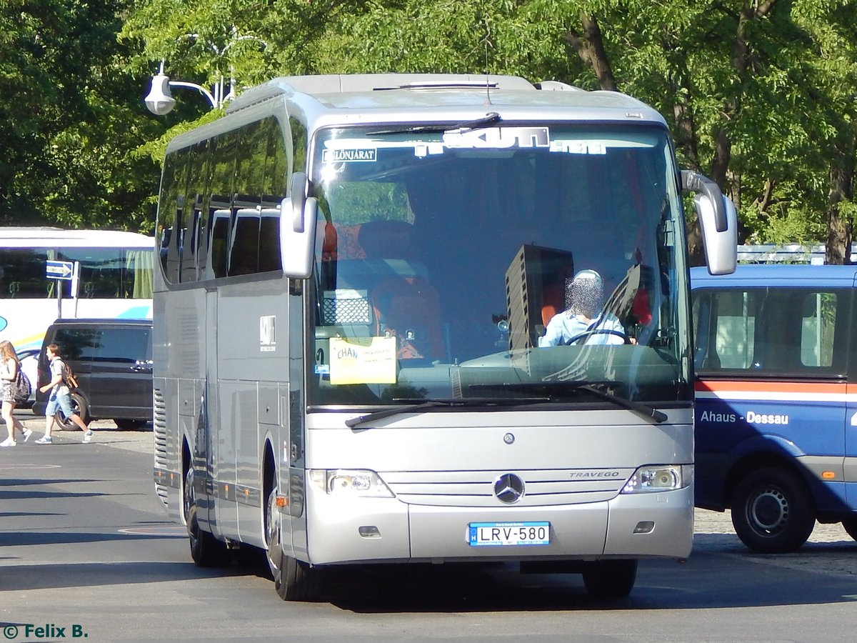 Mercedes Travego von Kuti Travel aus Ungarn in Berlin.