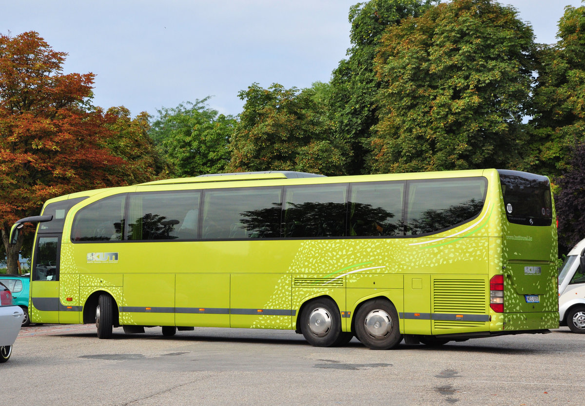 Mercedes Travego von Kuti Travel.hu in Krems gesehen.