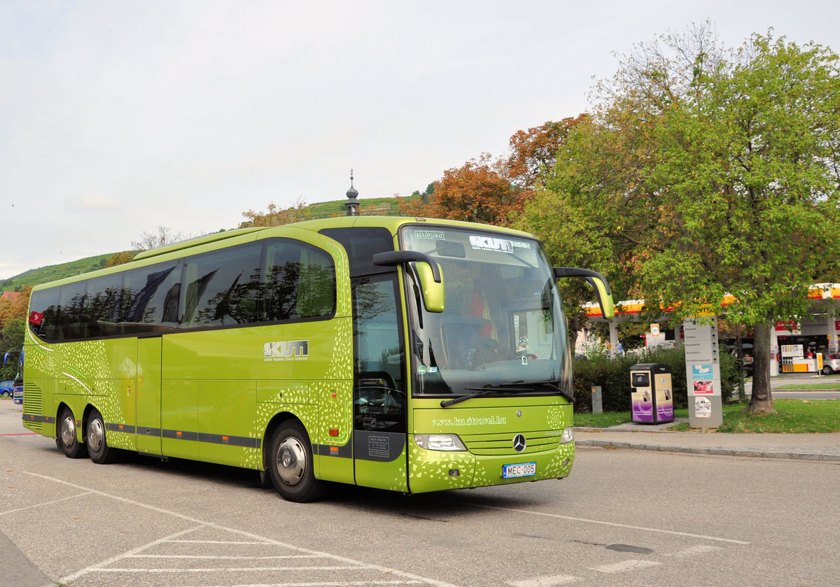 Mercedes Travego von Kuti Travel.hu in Krems gesehen.