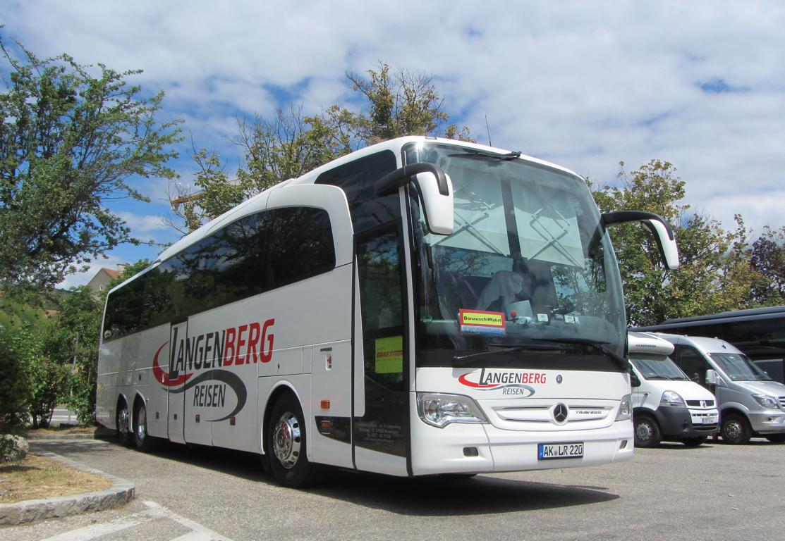 Mercedes Travego von Langenberg Reisen aus der BRD 06/2017 in Krems.