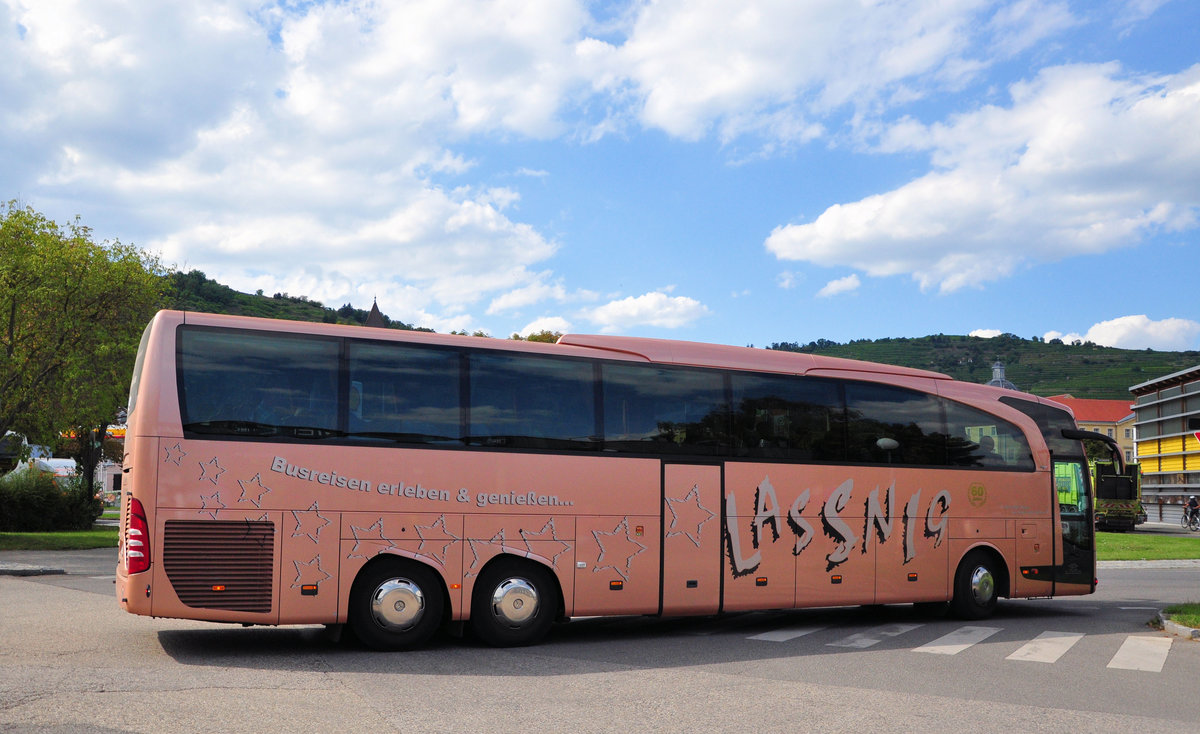 Mercedes Travego von Lassnig Reisen aus sterreich in Krems gesehen.