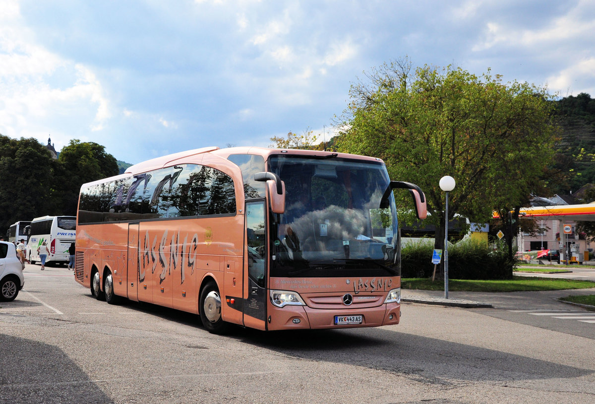 Mercedes Travego von Lassnig Reisen aus sterreich in Krems gesehen.