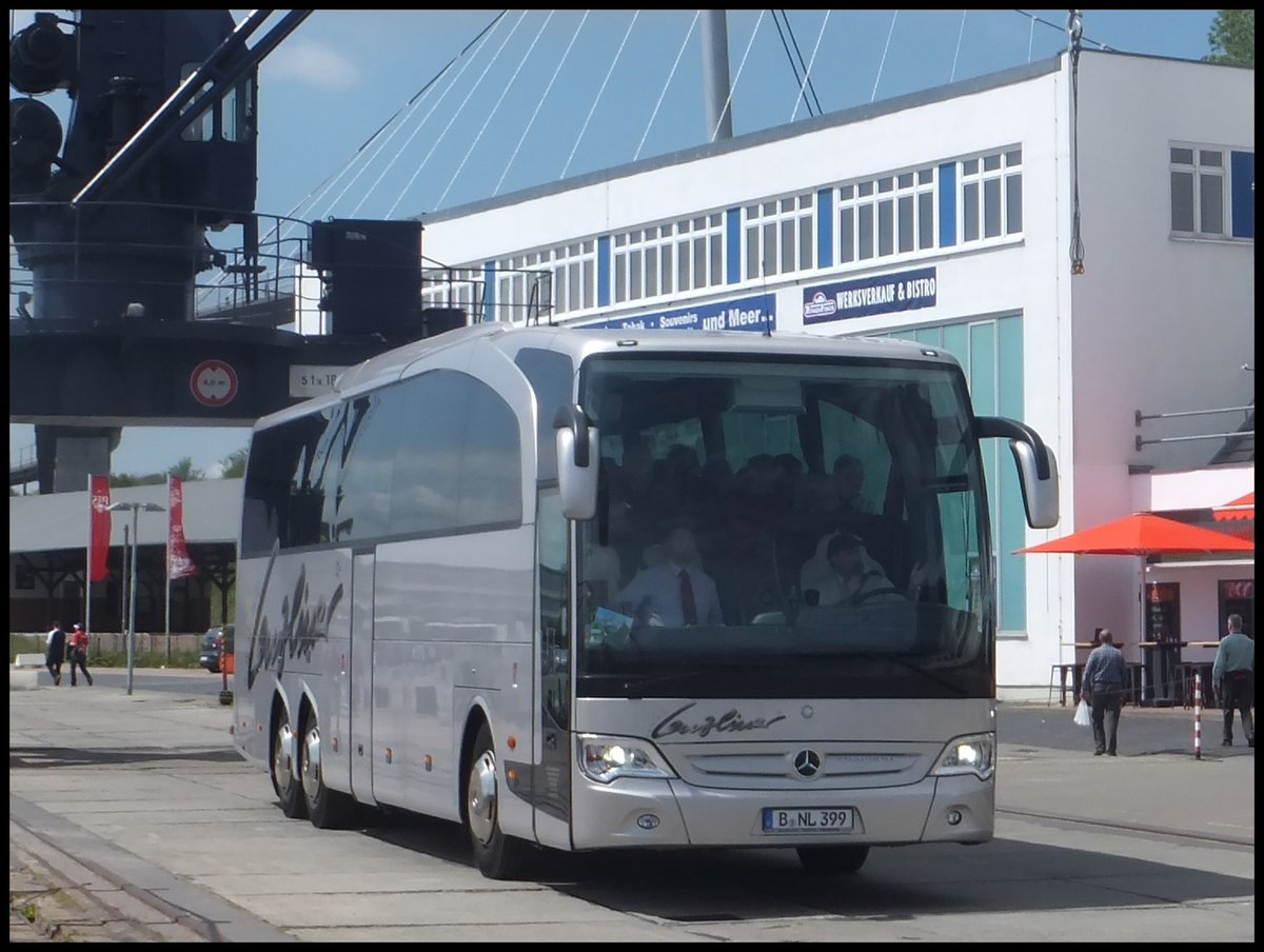 Mercedes Travego von Lenzliner aus Deutschland im Stadthafen Sassnitz.