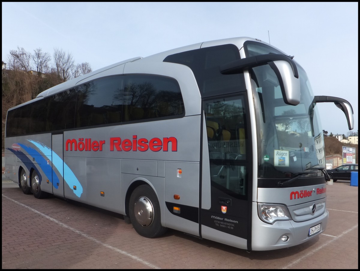 Mercedes Travego von Mller Reisen aus Deutschland im Stadthafen Sassnitz.