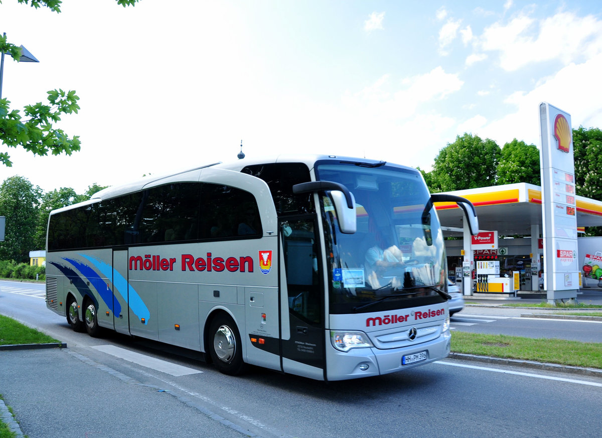 Mercedes Travego von Mller Reisen aus der BRD in Krems unterwegs.