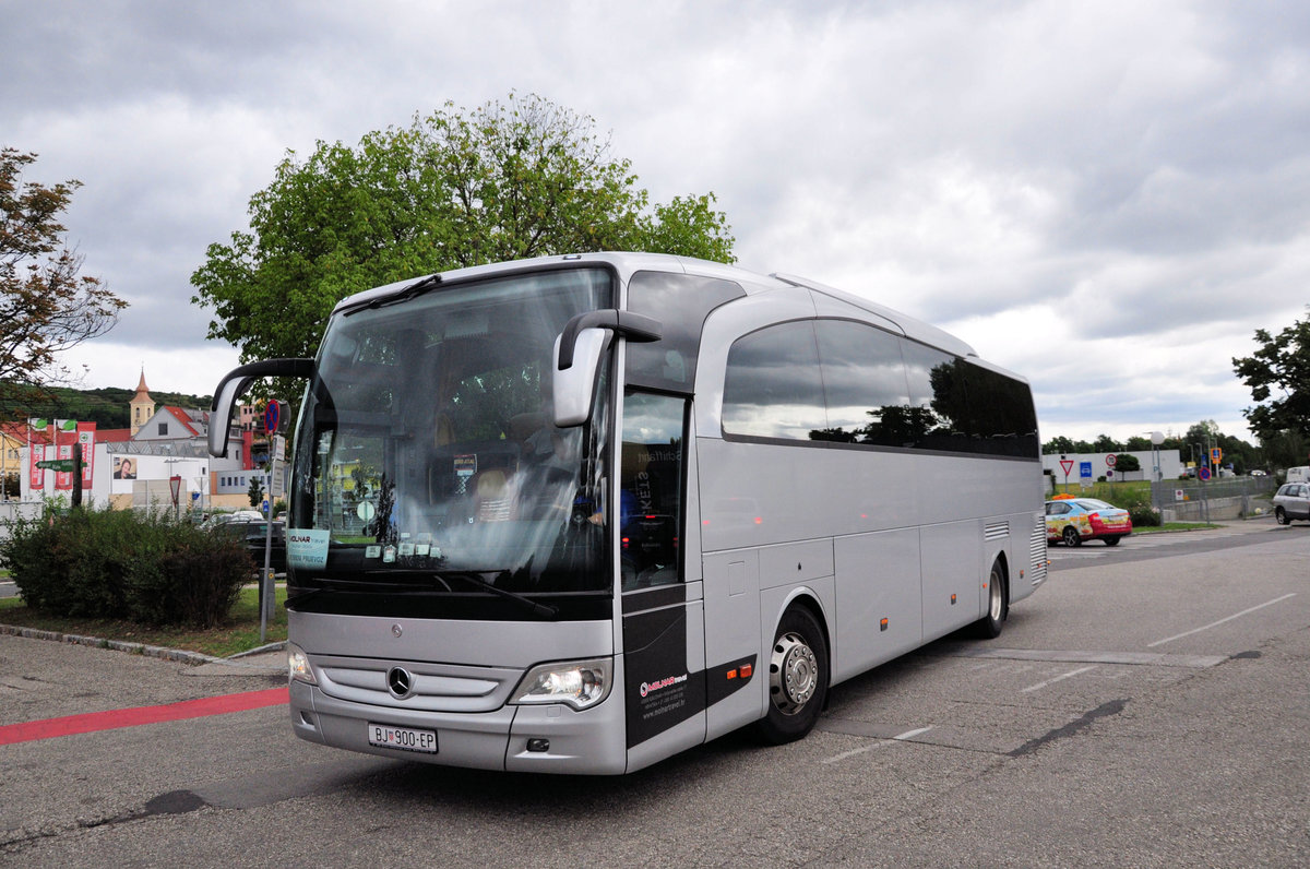 Mercedes Travego von der Molnar Travel.hr in Krems gesehen.