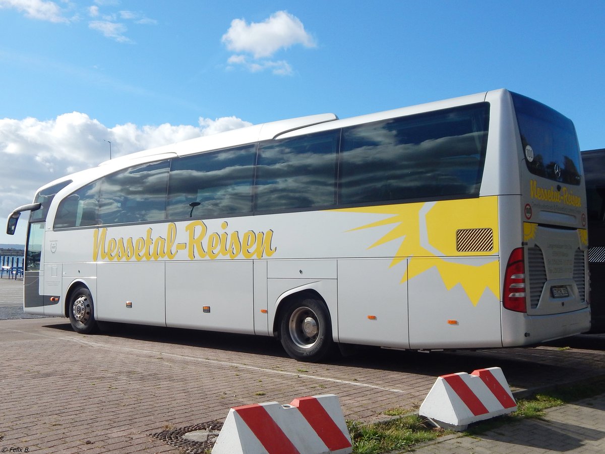 Mercedes Travego von Nessetal-Reisen aus Deutschland im Stadthafen Sassnitz. 