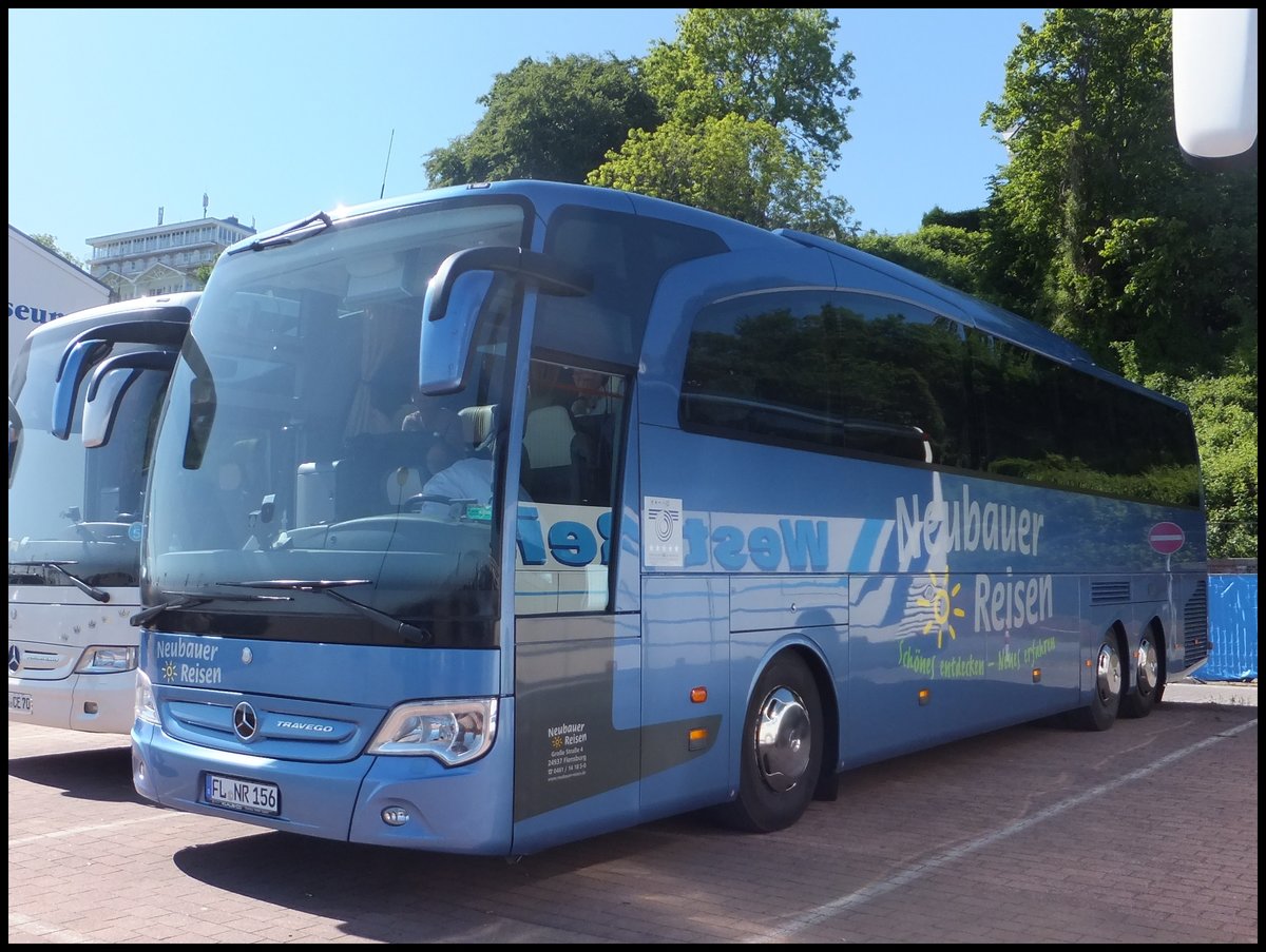 Mercedes Travego von Neubauer-Reisen aus Deutschland im Stadthafen Sassnitz.