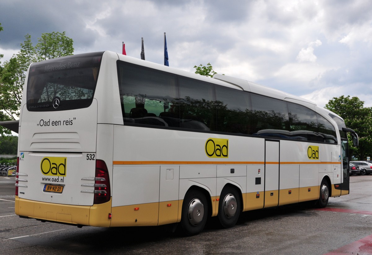 Mercedes Travego von OAD Reisen aus den NL am 9.5.2015 in Krems.