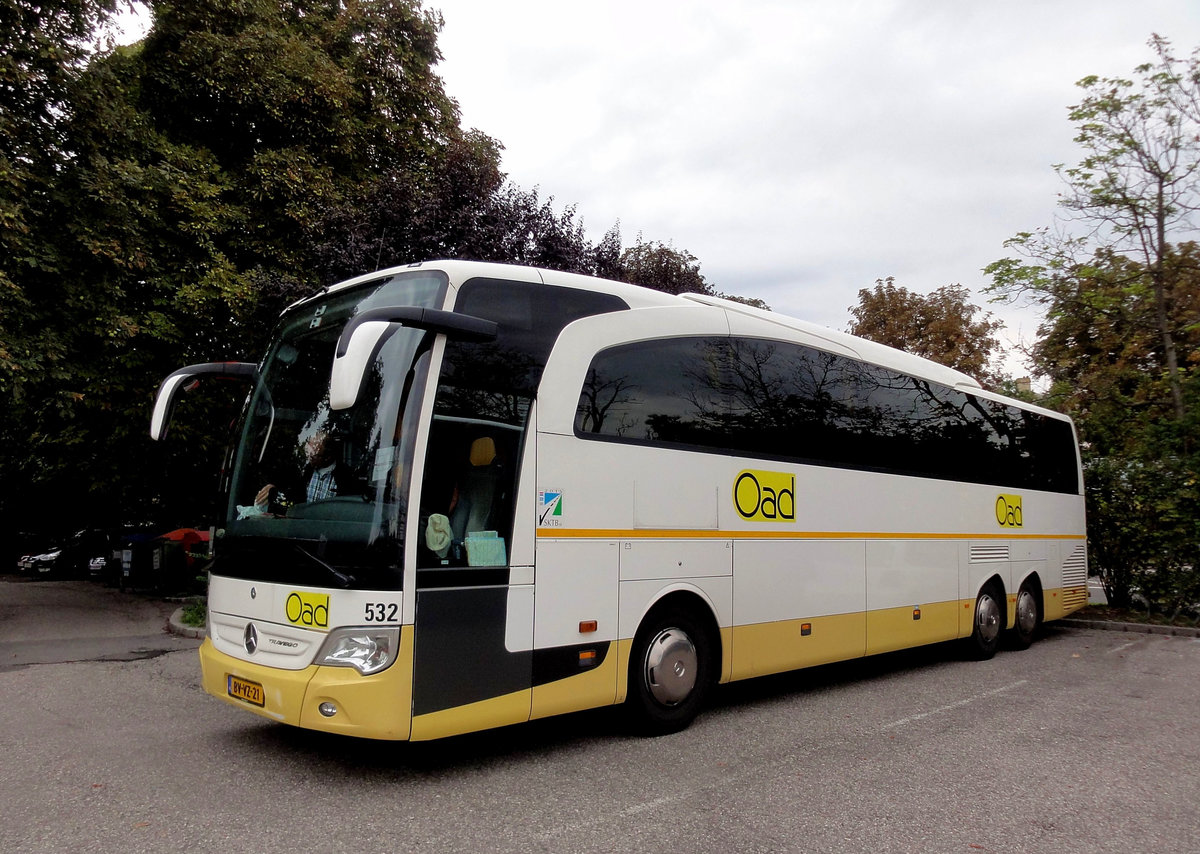 Mercedes Travego von Oad Reisen.nl in Krems gesehen.