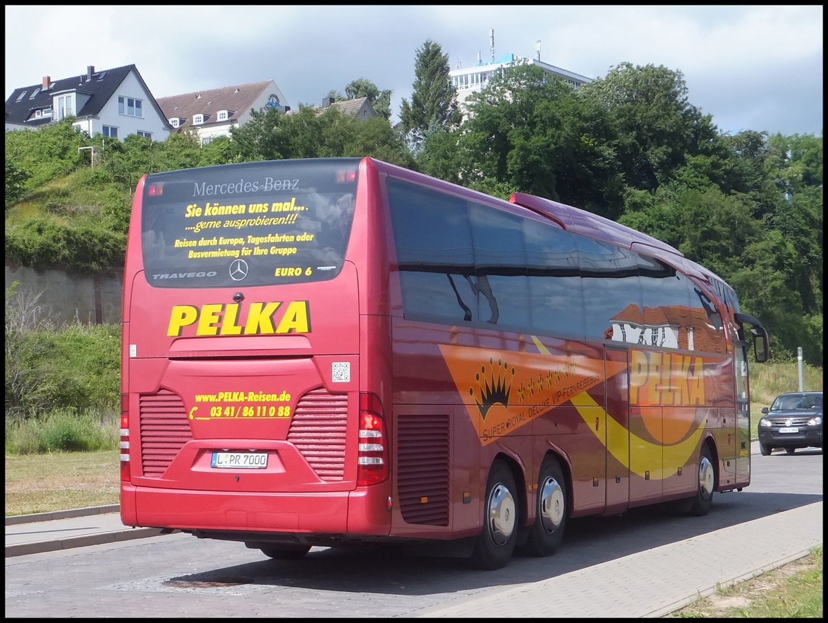 Mercedes Travego von Pelka aus Deutschland im Stadthafen Sassnitz.