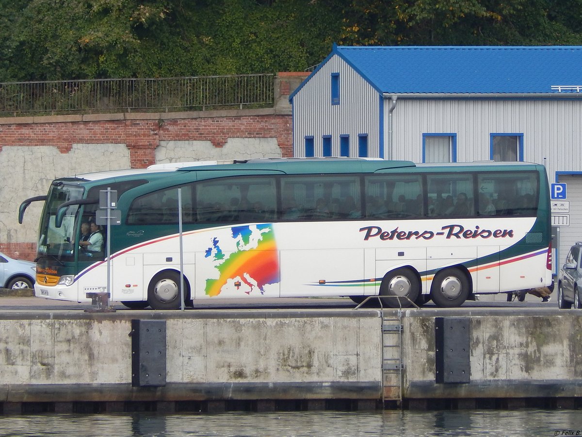 Mercedes Travego von Peters-Reisen aus Deutschland im Stadthafen Sassnitz. 