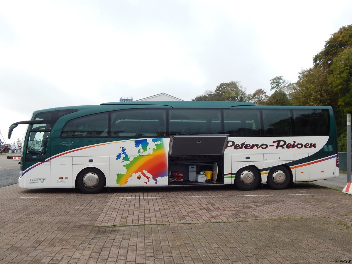 Mercedes Travego von Peters-Reisen aus Deutschland im Stadthafen Sassnitz.