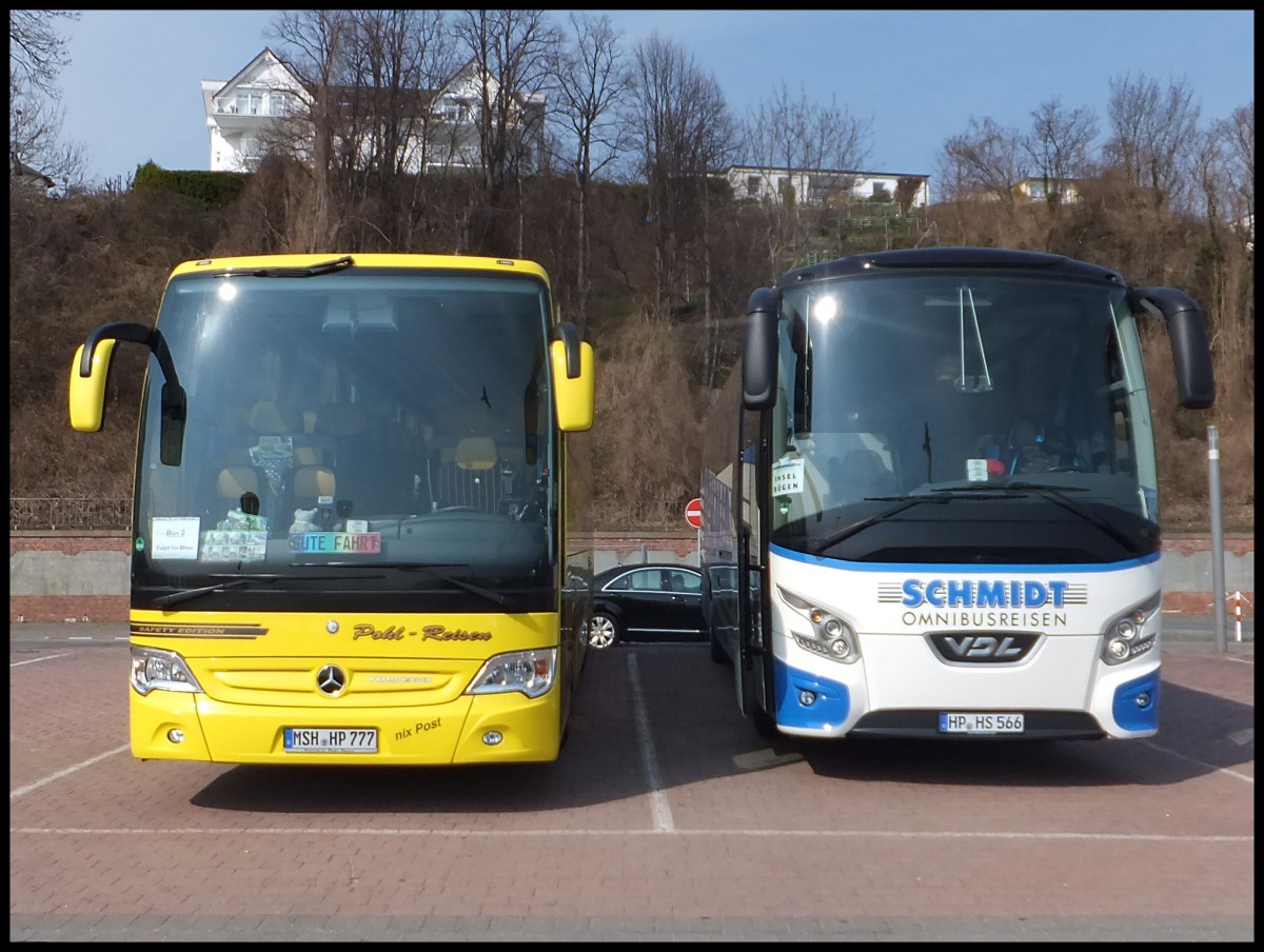 Mercedes Travego von Pohl-Reisen aus Deutschland und VDL Futura von Schmidt aus Deutschland im Stadthafen Sassnitz.