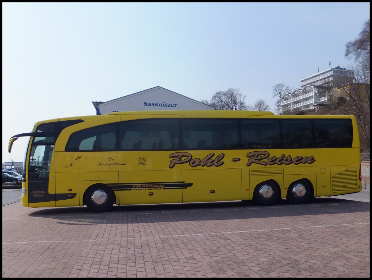 Mercedes Travego von Pohl-Reisen aus Deutschland im Stadthafen Sassnitz.