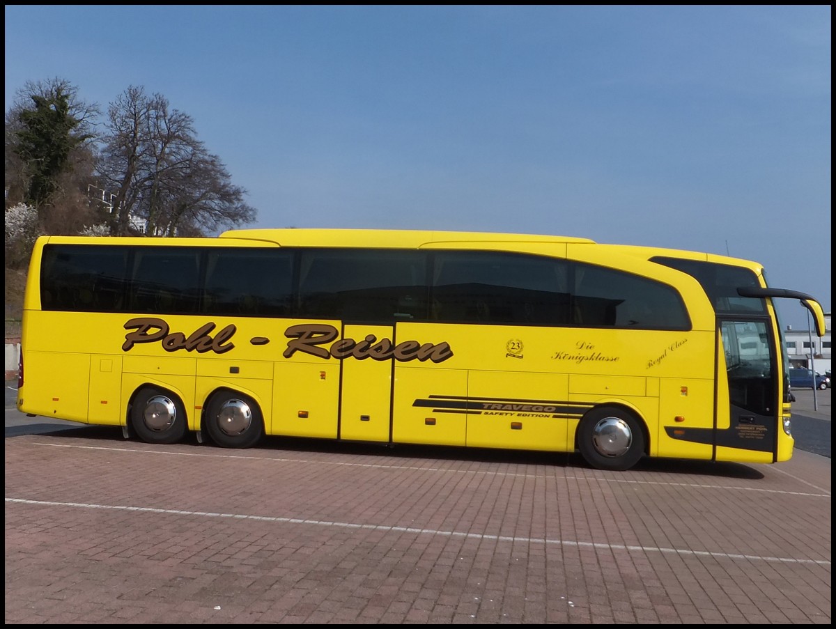 Mercedes Travego von Pohl-Reisen aus Deutschland im Stadthafen Sassnitz.