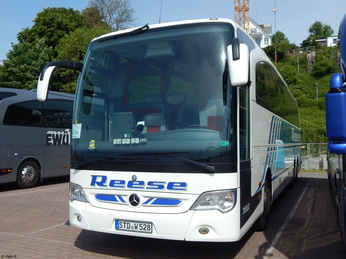 Mercedes Travego von Reese Reisen aus Deutschland im Stadthafen Sassnitz. 