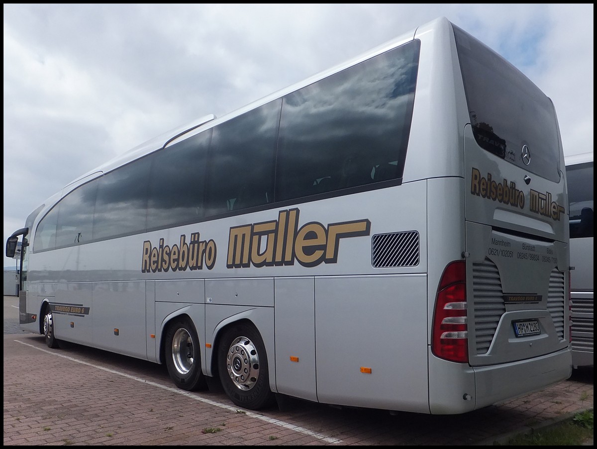 Mercedes Travego vom Reisebro Mller aus Deutschland im Stadthafen Sassnitz.