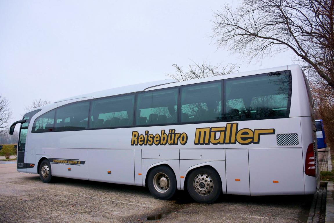 Mercedes Travego vom Reisebro Mller aus der BRD im Dez 2017 in Krems.