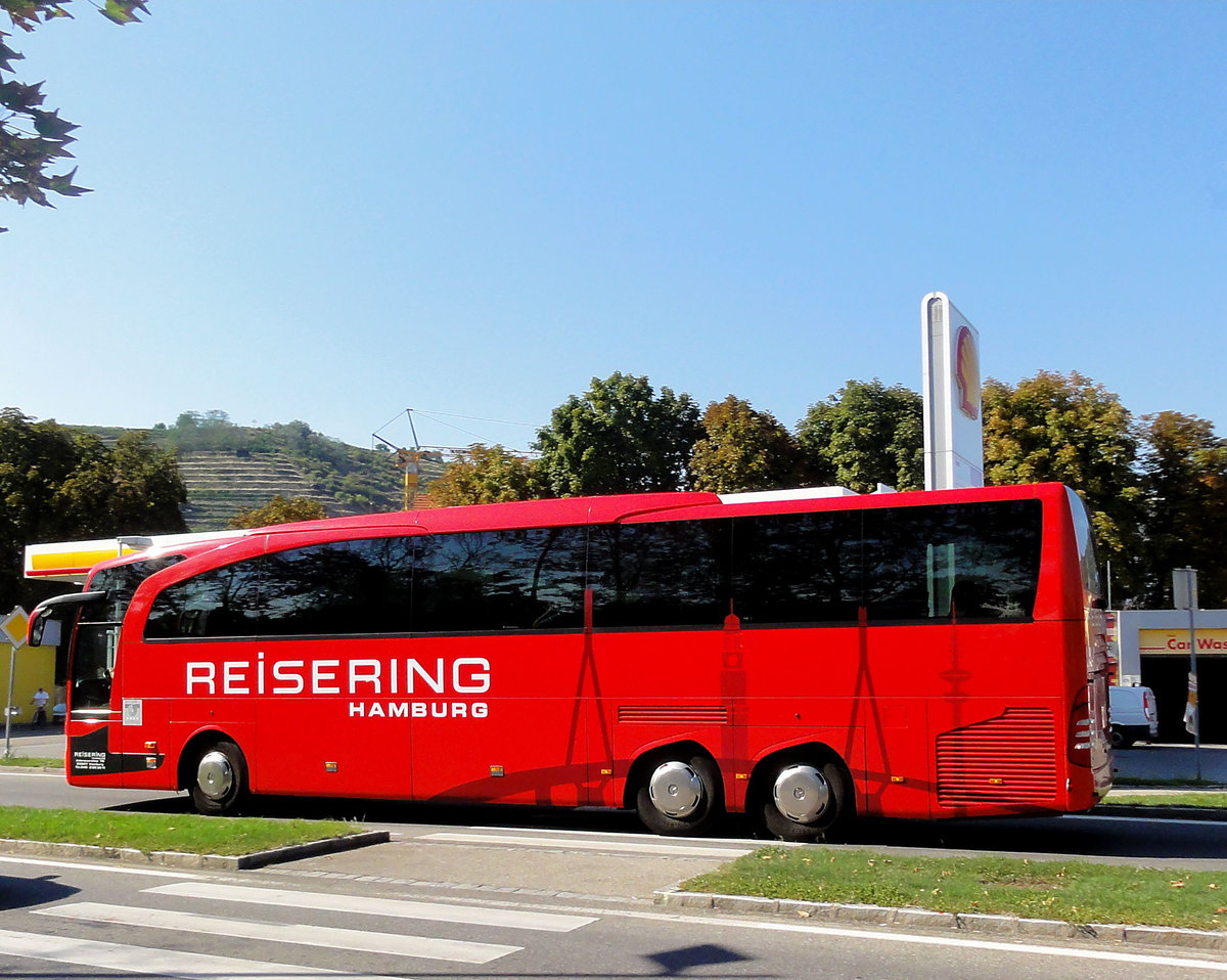 Mercedes Travego von Reisering Hamburg in Krems gesehen.