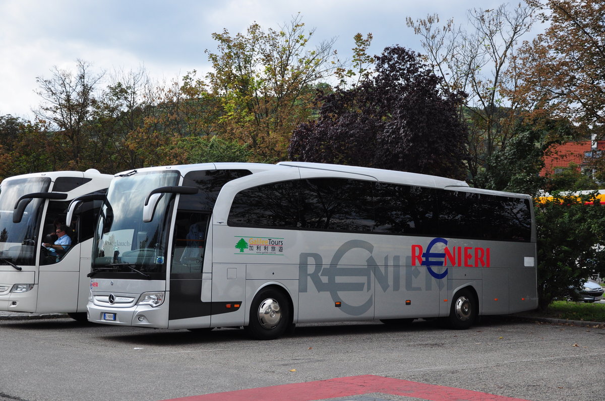 Mercedes Travego von Renieri Reisen aus Italien in Krems.