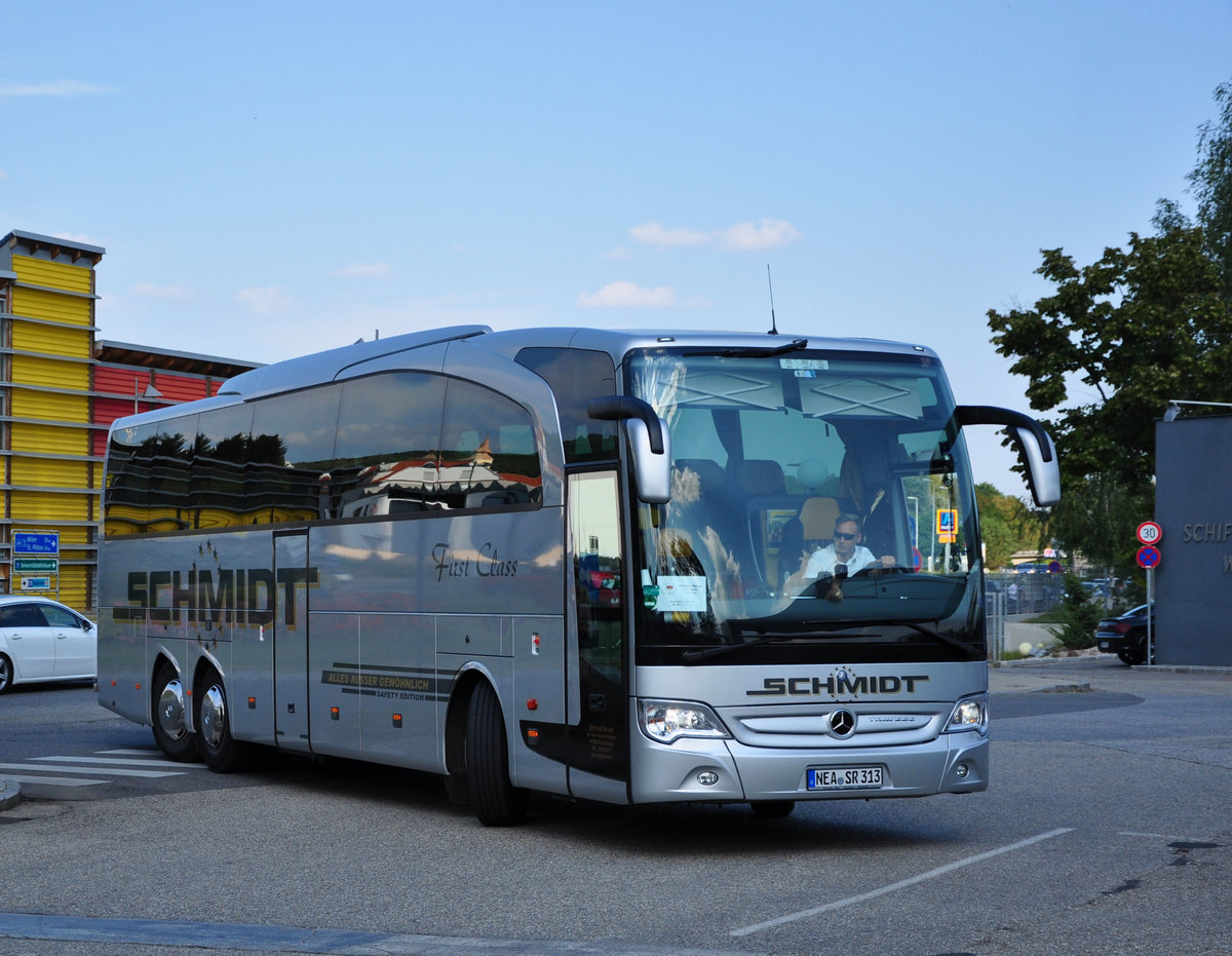 Mercedes Travego von SCHMIDT Reisen aus der BRD in Krems gesehen.