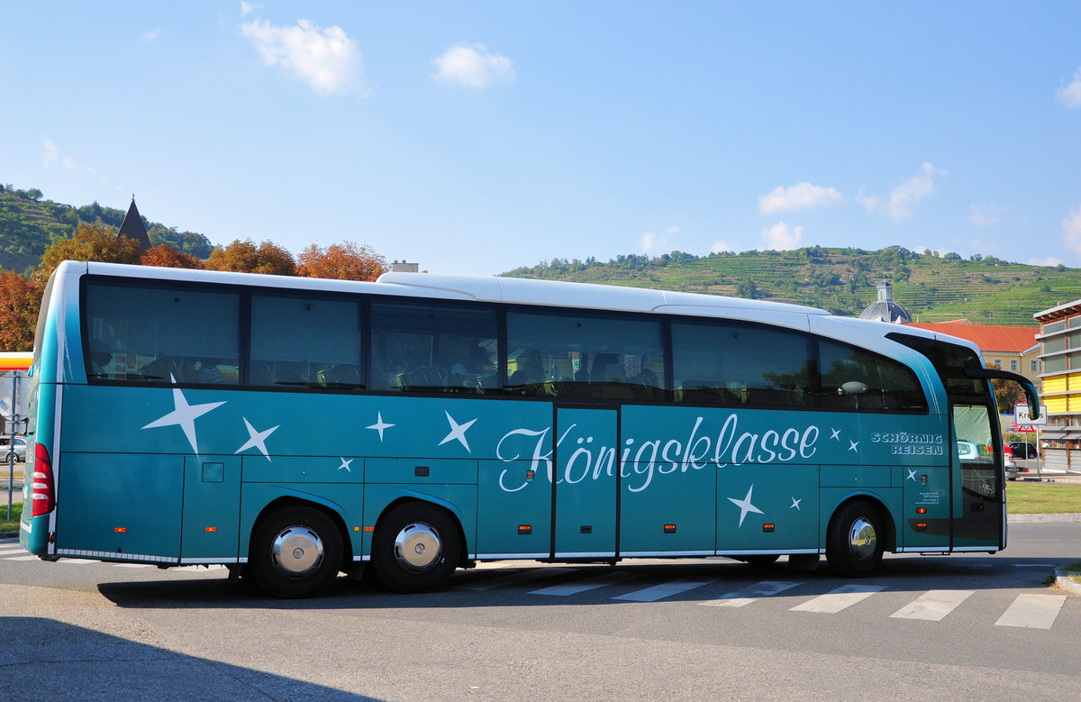 Mercedes Travego von Schrnig Reisen aus der BRD in Krems.