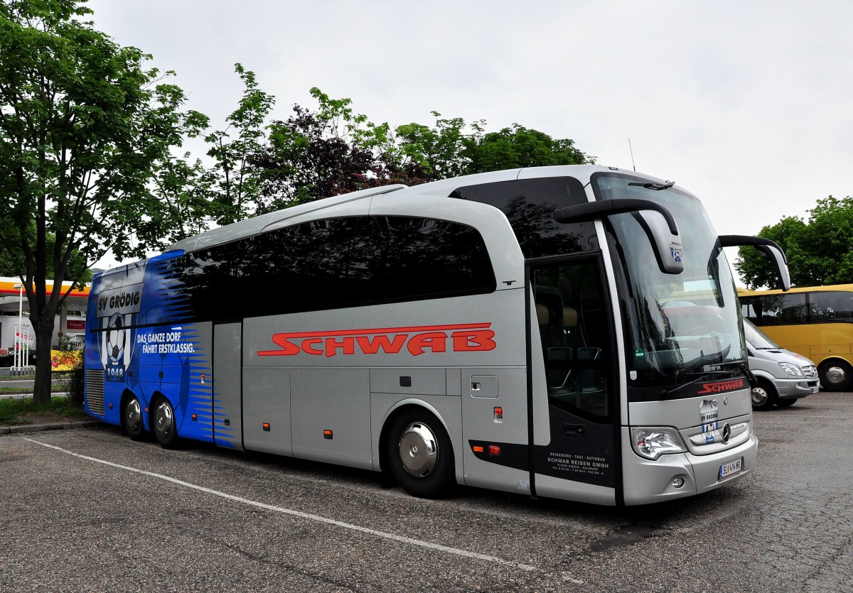 Mercedes Travego von SCHWAB Reisen aus sterreich am 22.5.2015 in Krems.