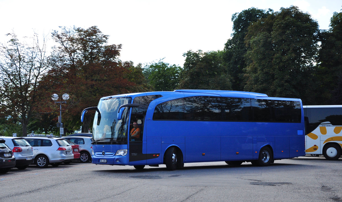 Mercedes Travego von Skatrans.cz in Krems gesehen.