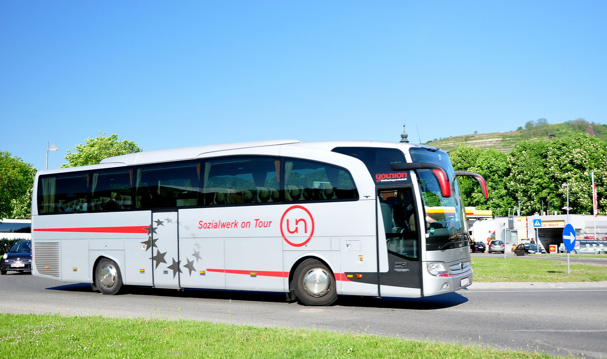 Mercedes Travego von  Sozialwerk on Tour- Younion  aus Obersterreich in Krems gesehen.