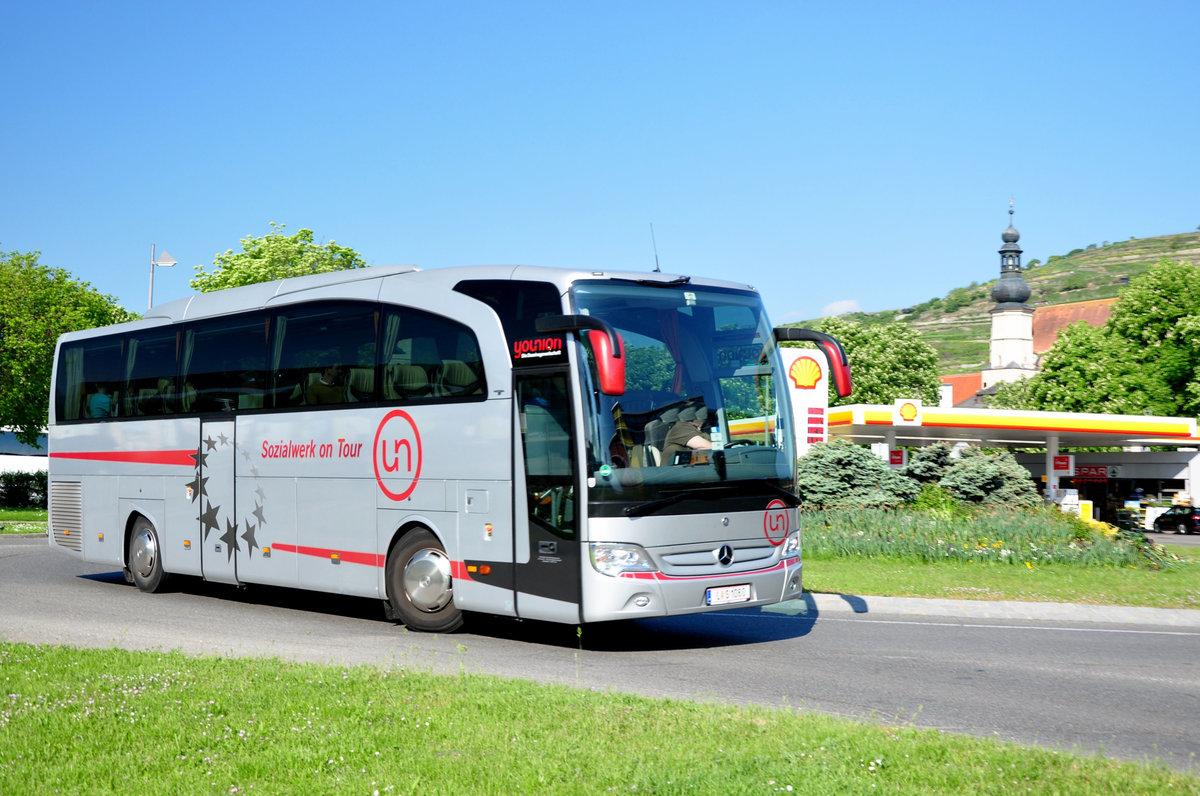 Mercedes Travego von  Sozialwerk on Tour- Younion  aus Obersterreich in Krems gesehen.