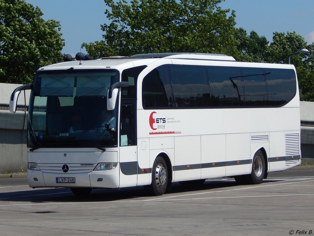 Mercedes Travego von Tűzpenge aus Ungarn in Berlin.