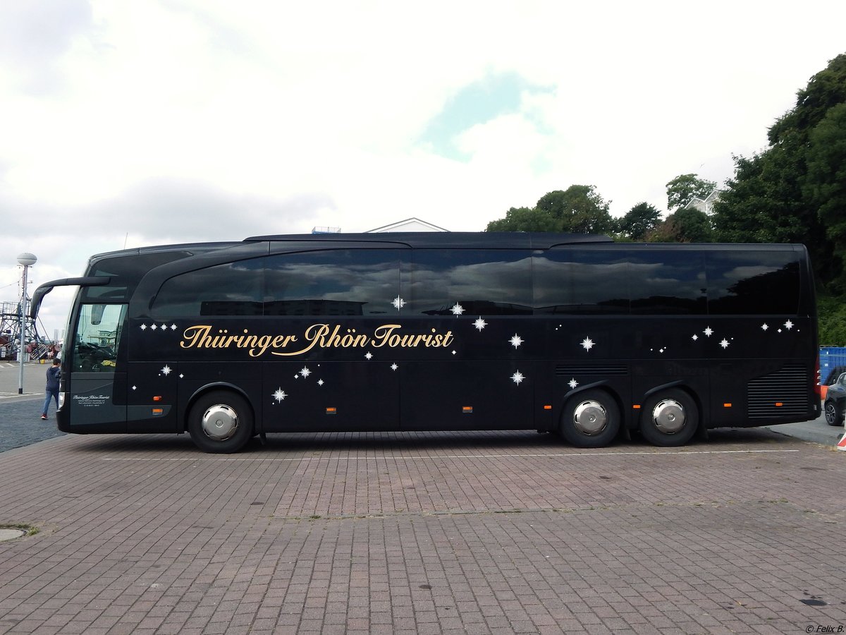 Mercedes Travego von Thüringer RhönTourist aus Deutschland im Stadthafen Sassnitz. 