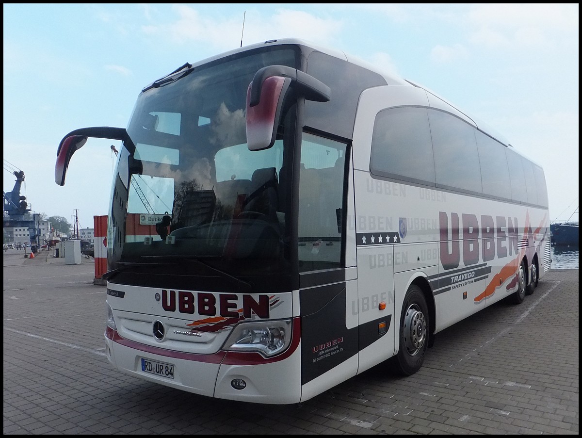 Mercedes Travego von Ubben aus Deutschland im Stadthafen Sassnitz.