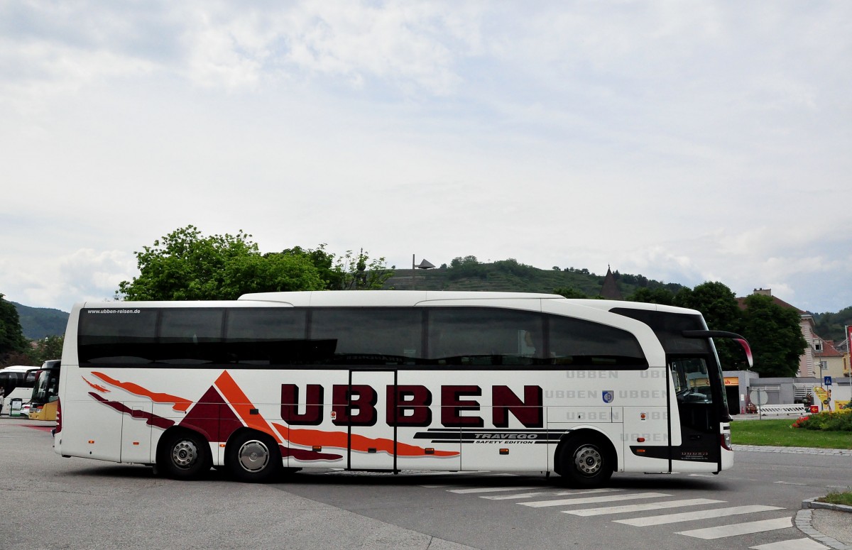 Mercedes Travego von UBBEN Reisen aus der BRD im Mai 2015 in Krems.