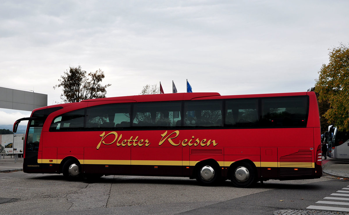 Mercedes Travego vom Verkehrsbetrieb Pletter aus N.. in Krems gesehen.