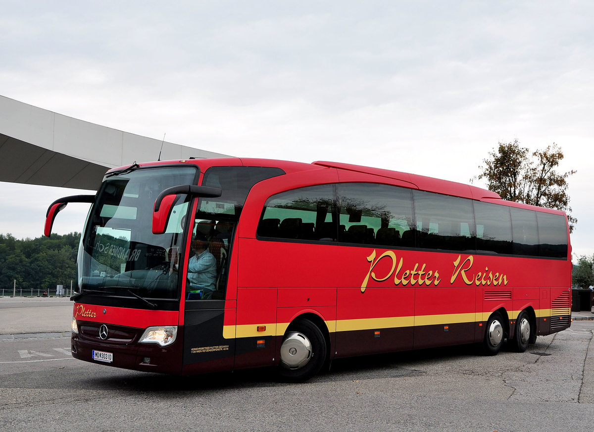 Mercedes Travego vom Verkehrsbetrieb Pletter aus N.. in Krems gesehen.