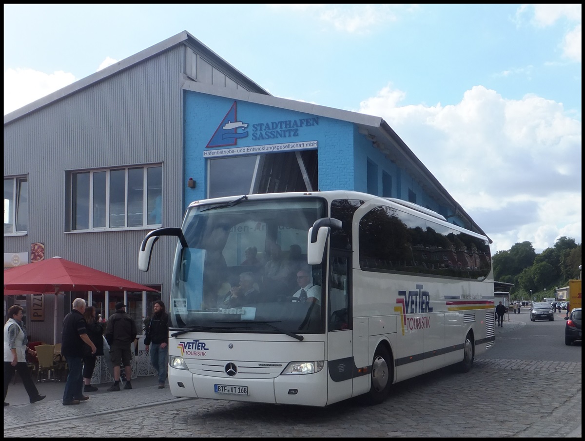 Mercedes Travego von Vetter Touristik aus Deutschland im Stadthafen Sassnitz.