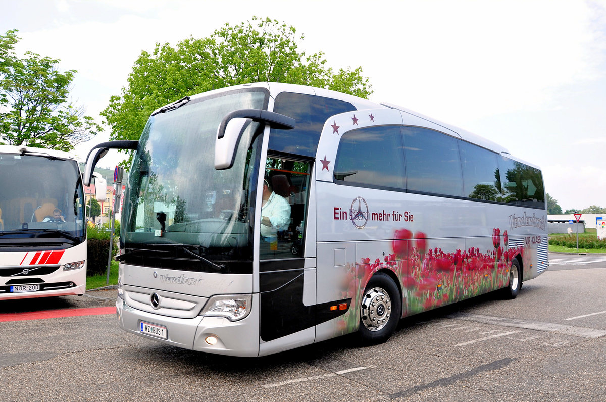 Mercedes Travego von Werderitsch Reisen aus sterreich in Krems gesehen.