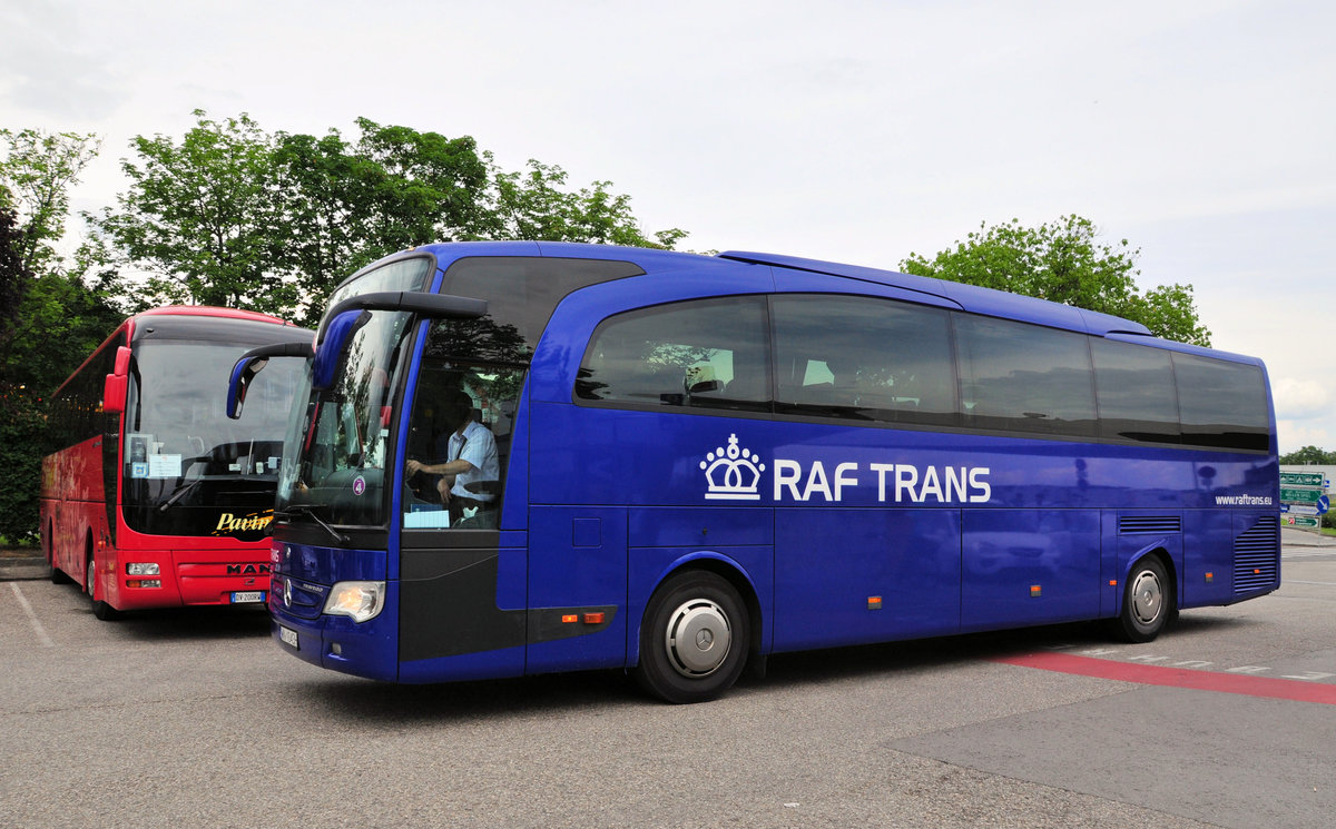 Mercedes Travego von Wrlitz Reisen aus der BRD in Krems gesehen.