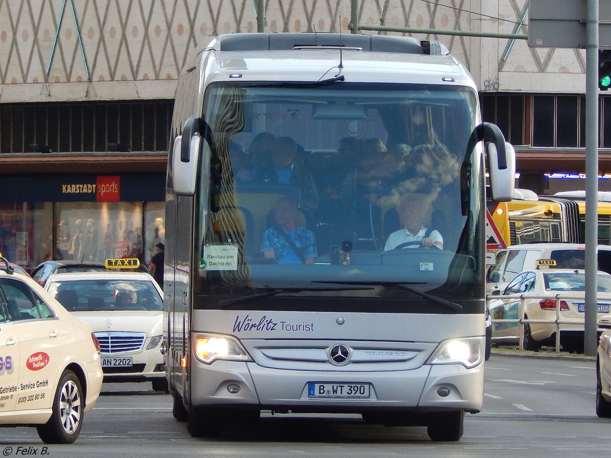 Mercedes Travego von Wörlitz Tourist aus Deutschland in Berlin.